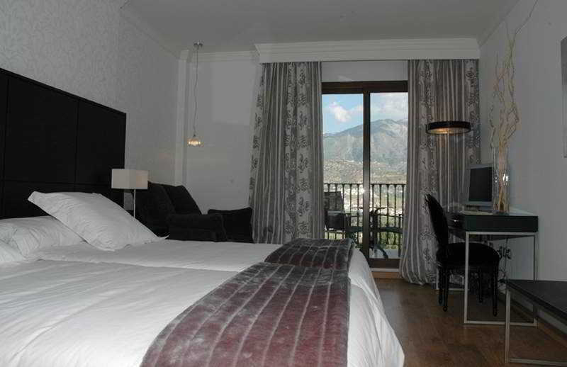 B Bou Hotel La Vinuela & Spa Luaran gambar
